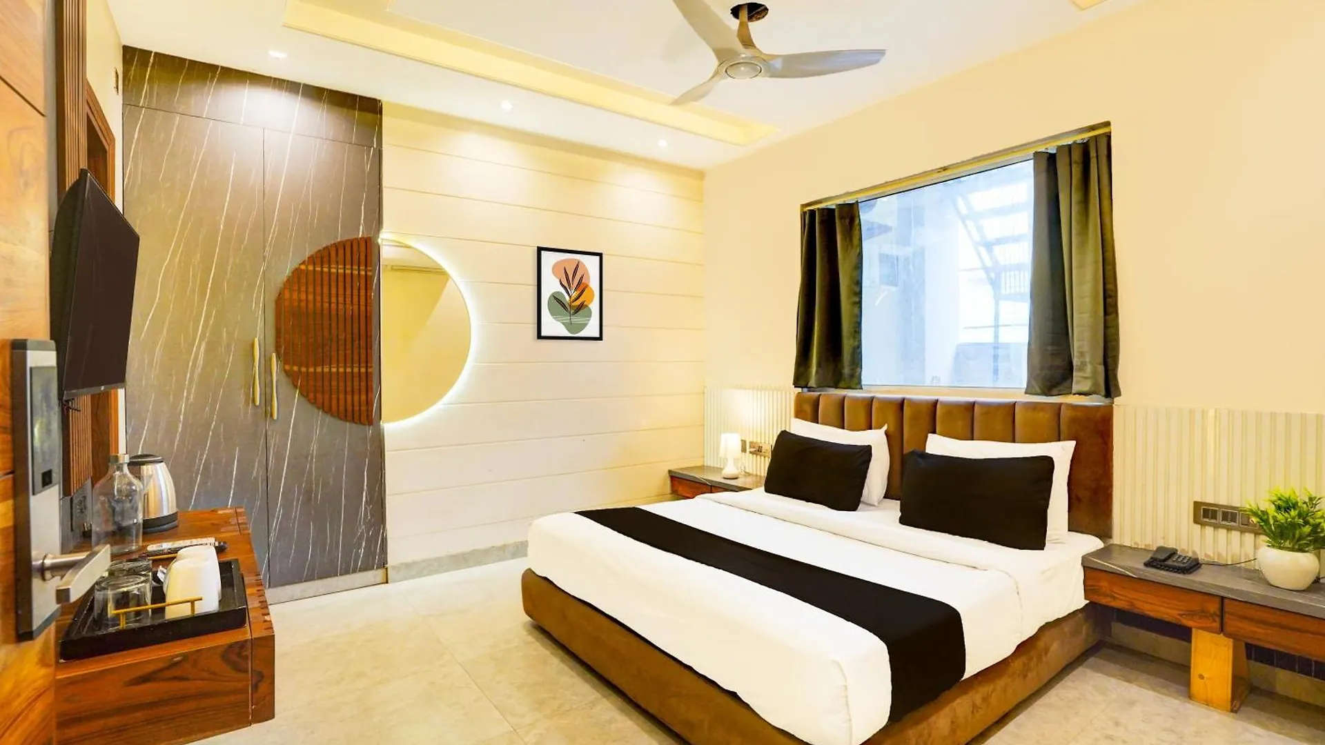 S R Plaza At Delhi Airport Hotel New Delhi